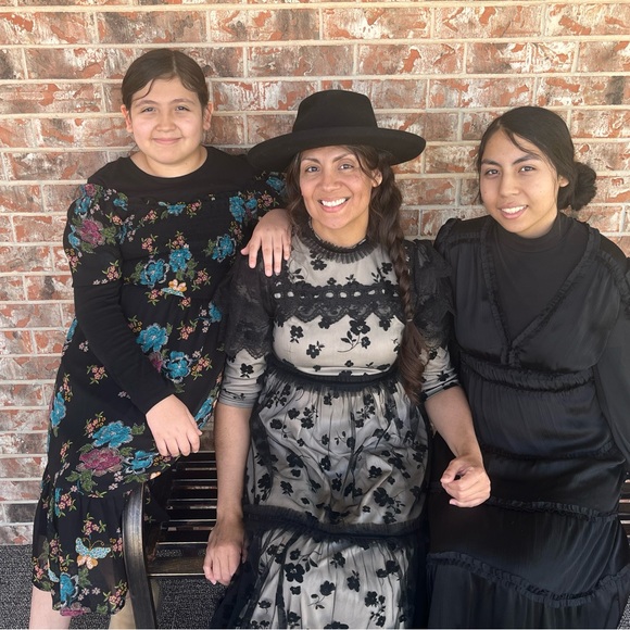 Meet your Posher, Andrea - Picture 2 of 4